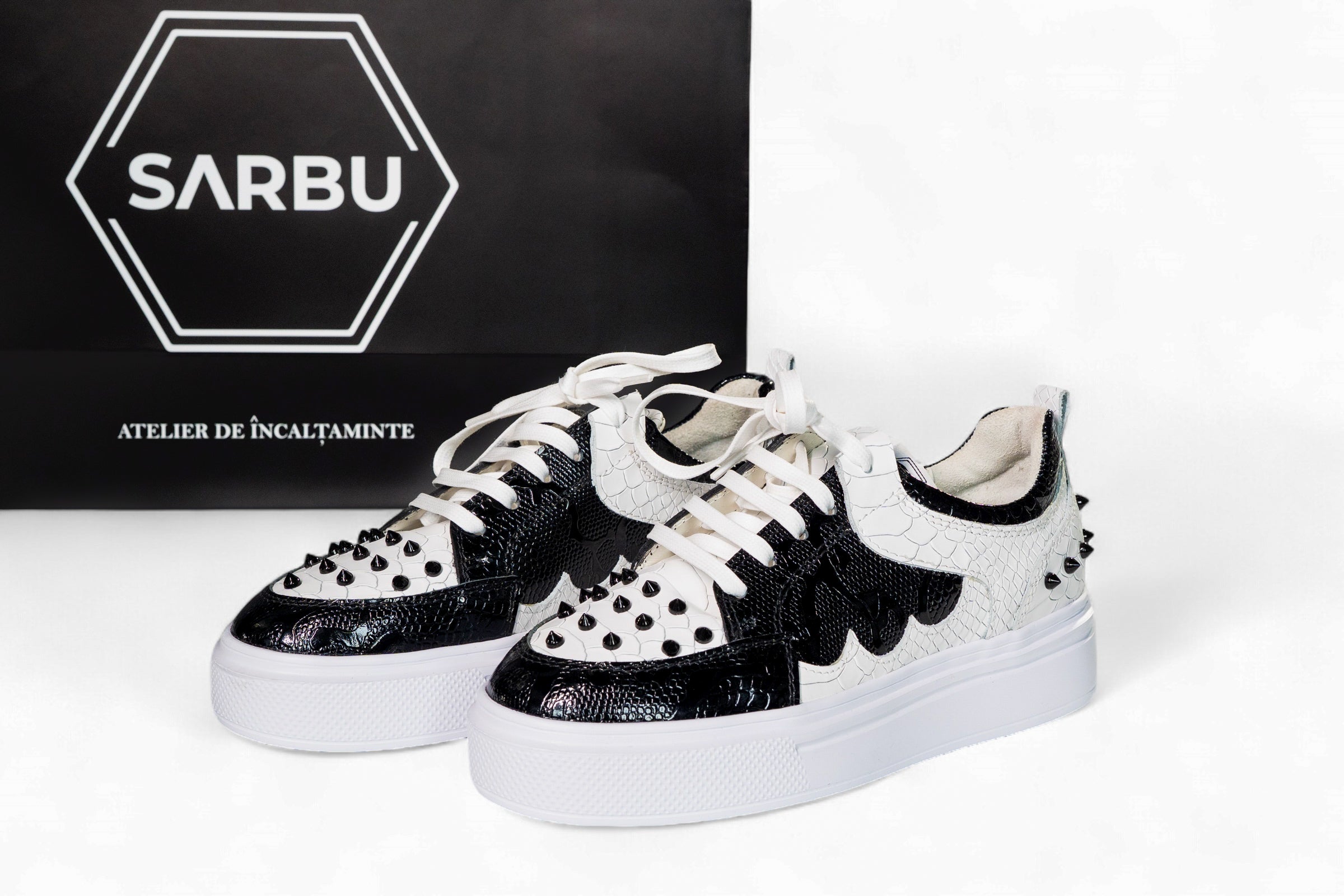 Low Sneakers A20/904